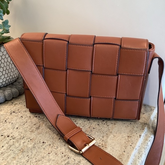 Sondra Robert’s Squared Brown Woven Leather Crossbody Bag - Picture 1 of 12